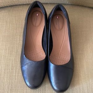 Clarks - unstructured heels